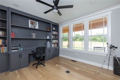 Breathtaking 6,822 sq ft custom home offering a seamless blend - photo 8