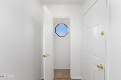 Cute, Clean & freshly update with new paint, new window blinds - photo 4