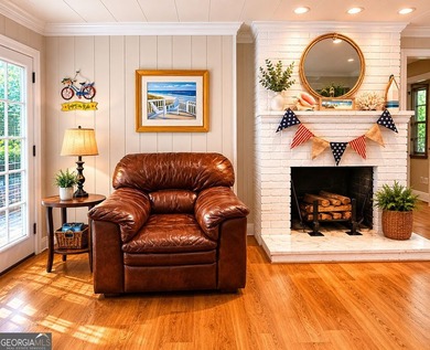 This cute cabin on year-round deep water is the lakefront - photo 3