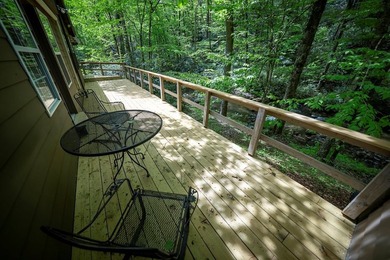 Beautifully kept 2 bed/ 2 1/2 bath mountain home oasis with an - photo 11