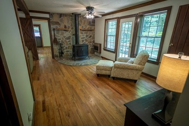 Beautifully kept 2 bed/ 2 1/2 bath mountain home oasis with an - photo 12