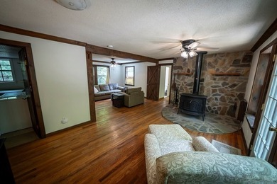 Beautifully kept 2 bed/ 2 1/2 bath mountain home oasis with an - photo 13