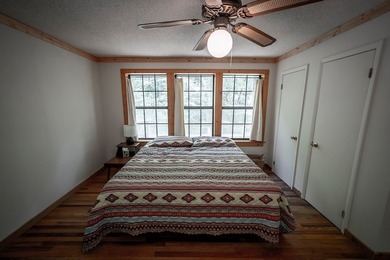 Beautifully kept 2 bed/ 2 1/2 bath mountain home oasis with an - photo 14
