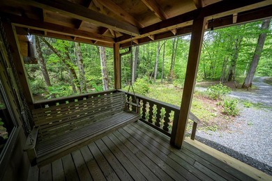 Beautifully kept 2 bed/ 2 1/2 bath mountain home oasis with an - photo 18