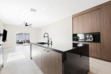 Beautifully upgraded 3-bed, 2-bath home in Oakland Park, built - photo 1