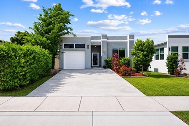 Beautifully upgraded 3-bed, 2-bath home in Oakland Park, built - photo 2
