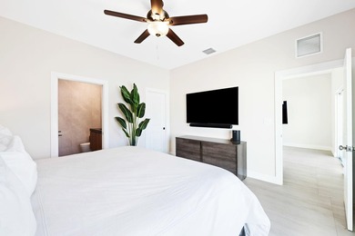 Beautifully upgraded 3-bed, 2-bath home in Oakland Park, built - photo 10