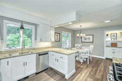 THOUGHTFULLY DESIGNED. METICULOUSLY MAINTAINED. TRULY - photo 17