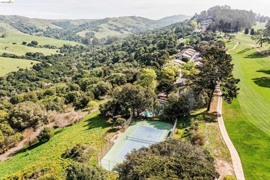 Retreat like setting surrounded by hiking trail, parks and golf - photo 2