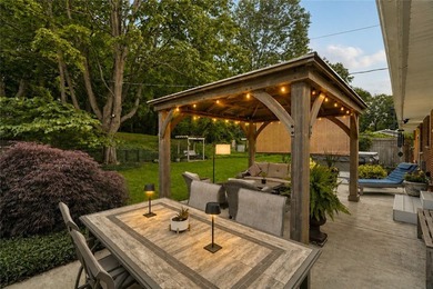 THOUGHTFULLY DESIGNED. METICULOUSLY MAINTAINED. TRULY - photo 37