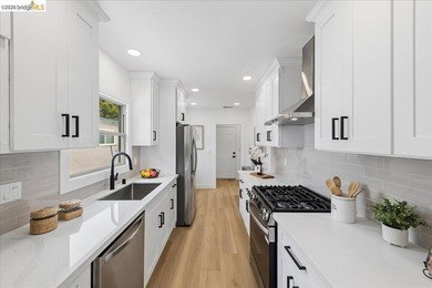 Welcome to this beautifully reimagined 3-bed, 2-bath home that - photo 8