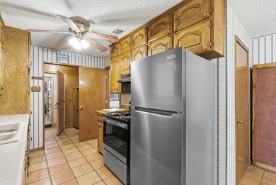 Enjoy a Great Home at a Great Price! This inviting 3-bedroom - photo 11