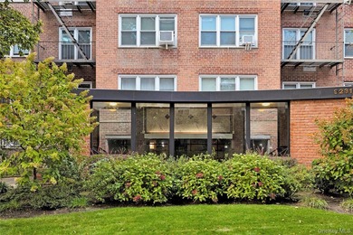 *Welcome to Hanover Court in the heart of vibrant neighborhood - photo 1