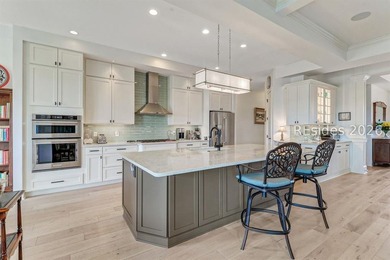 Stunning lakefront home on a prime cul-de-sac lot in Hampton - photo 17