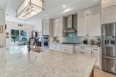 Stunning lakefront home on a prime cul-de-sac lot in Hampton - photo 18