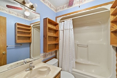 Enjoy a Great Home at a Great Price! This inviting 3-bedroom - photo 21