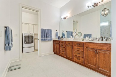Stunning lakefront home on a prime cul-de-sac lot in Hampton - photo 27