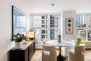 Welcome to this exquisitely renovated 2 bed, 2 bath residence in - photo 4