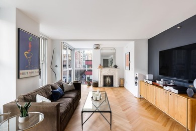 Welcome to this exquisitely renovated 2 bed, 2 bath residence in - photo 6