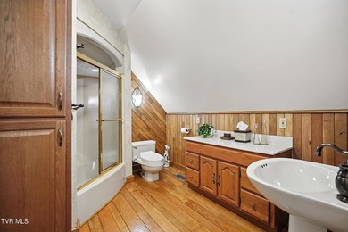 First time on the market, this cozy waterfront cabin graces the - photo 15