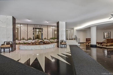 Welcome to Lakeside Towers. This beautifully renovated alcove - photo 21