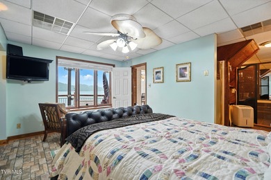 First time on the market, this cozy waterfront cabin graces the - photo 26