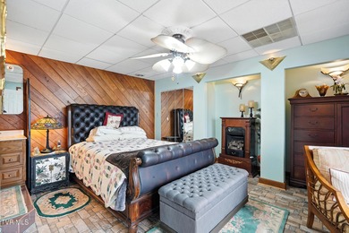 First time on the market, this cozy waterfront cabin graces the - photo 28