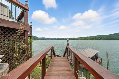 First time on the market, this cozy waterfront cabin graces the - photo 37
