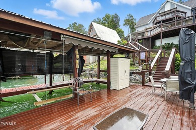 First time on the market, this cozy waterfront cabin graces the - photo 39