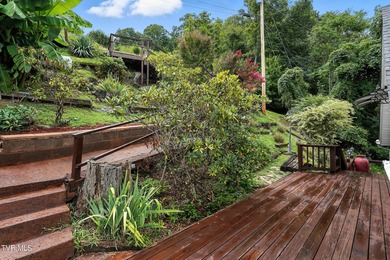 First time on the market, this cozy waterfront cabin graces the - photo 42