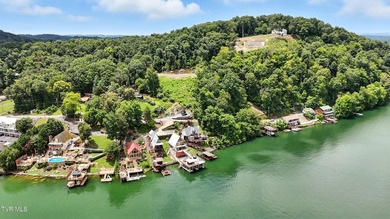 First time on the market, this cozy waterfront cabin graces the - photo 52
