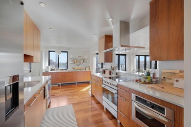 Experience elevated city living in this stunning 3 bed + den, 3 - photo 6