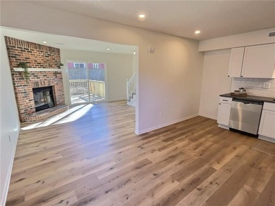 Smithville Lake Townhome/Townhouse For Sale in Smithville Missouri