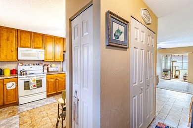 Beautifully maintained 2-bedroom, 1.5-bath condo in the - photo 2