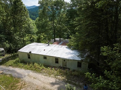 If you've been dreaming of living near Lake Fontana, this - photo 3