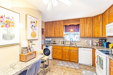 Beautifully maintained 2-bedroom, 1.5-bath condo in the - photo 4