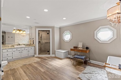 Welcome to a truly rare luxury estate set on over 3 acres - photo 16