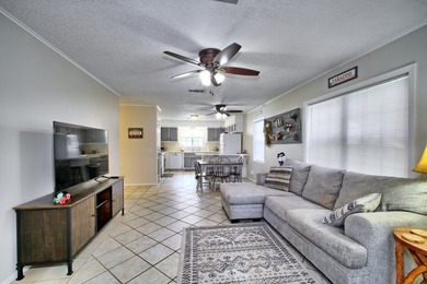 Affordable waterfront living with room for family, friends, or - photo 25