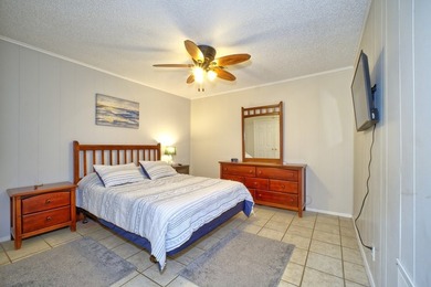 Affordable waterfront living with room for family, friends, or - photo 31