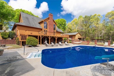 Welcome to a truly rare luxury estate set on over 3 acres - photo 42