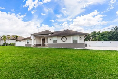 Elevated South Florida living in well appointed 3BR/2BA/2CG pool - photo 4