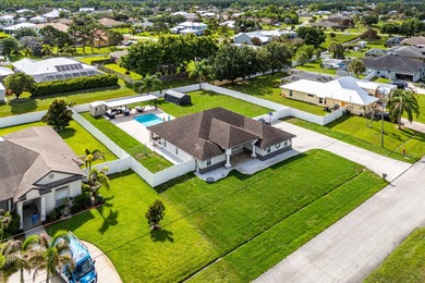 Elevated South Florida living in well appointed 3BR/2BA/2CG pool - photo 7