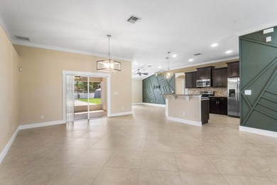 Elevated South Florida living in well appointed 3BR/2BA/2CG pool - photo 9