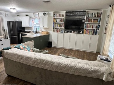 Beautifully Updated 3BR/1BA Home with Spa, Workshop & Fully - photo 11