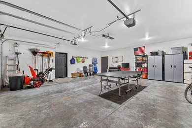 The perfect blend of mountain and modern features! This newer 3 - photo 15