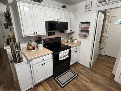 Beautifully Updated 3BR/1BA Home with Spa, Workshop & Fully - photo 16