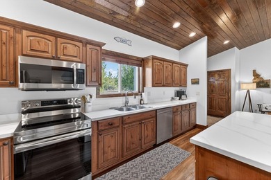 The perfect blend of mountain and modern features! This newer 3 - photo 29