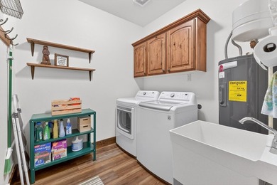 The perfect blend of mountain and modern features! This newer 3 - photo 46