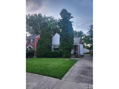 Lake Saint Clair Home Active Under Contract in Grosse Pointe Woods Michigan