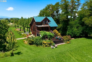 Sauvie Island move-in ready waterfront chalet. Situated on 1.79 - photo 6